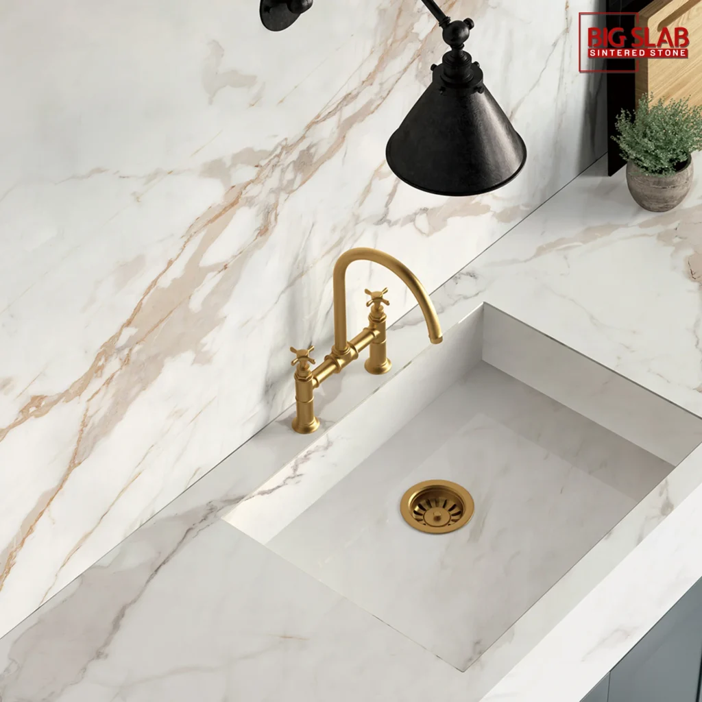 กระเบื้องตกแต่งห้องน้ำ Calacatta Golden